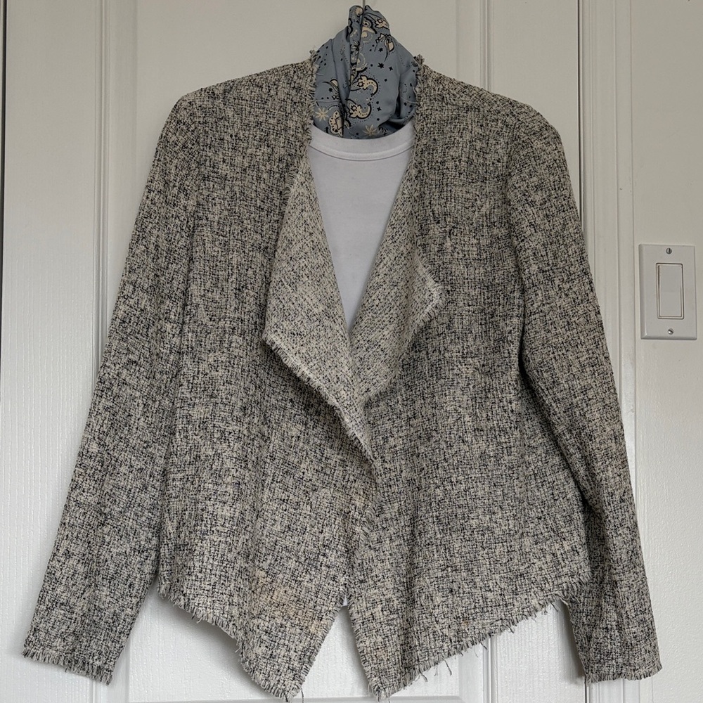 Tahari Women's Tweed Jacket - Black and White. Sz M
